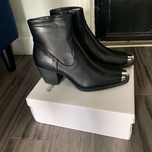 PrettyLittleThing Chelsea Boots